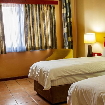 M'Kango Golfview Hotel Lusaka Luaran gambar