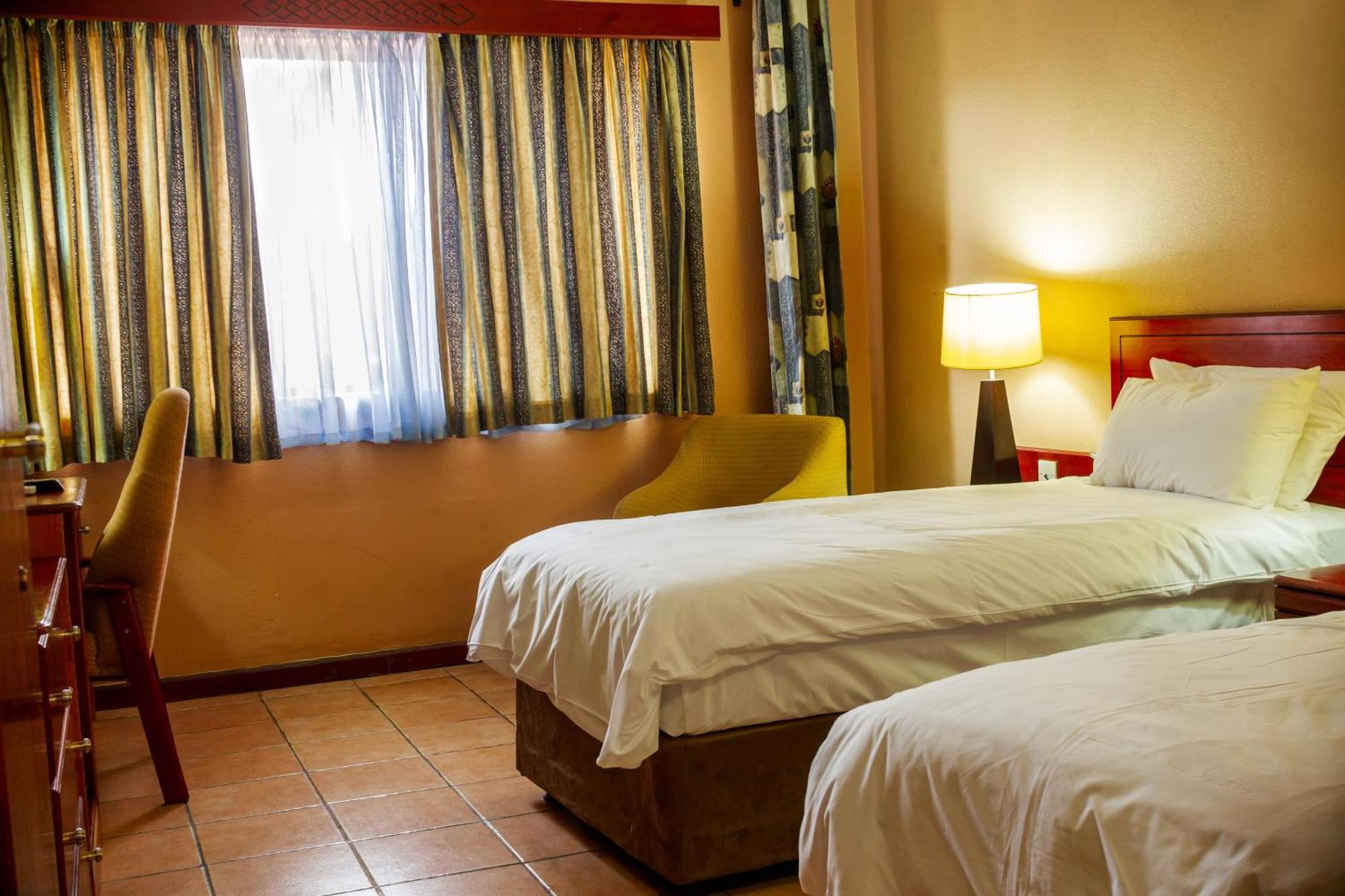 M'Kango Golfview Hotel Lusaka Luaran gambar