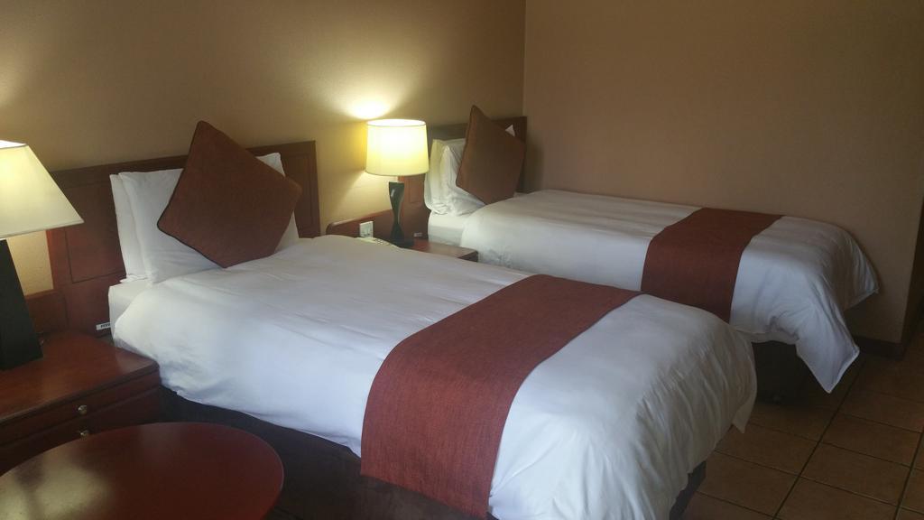 M'Kango Golfview Hotel Lusaka Luaran gambar