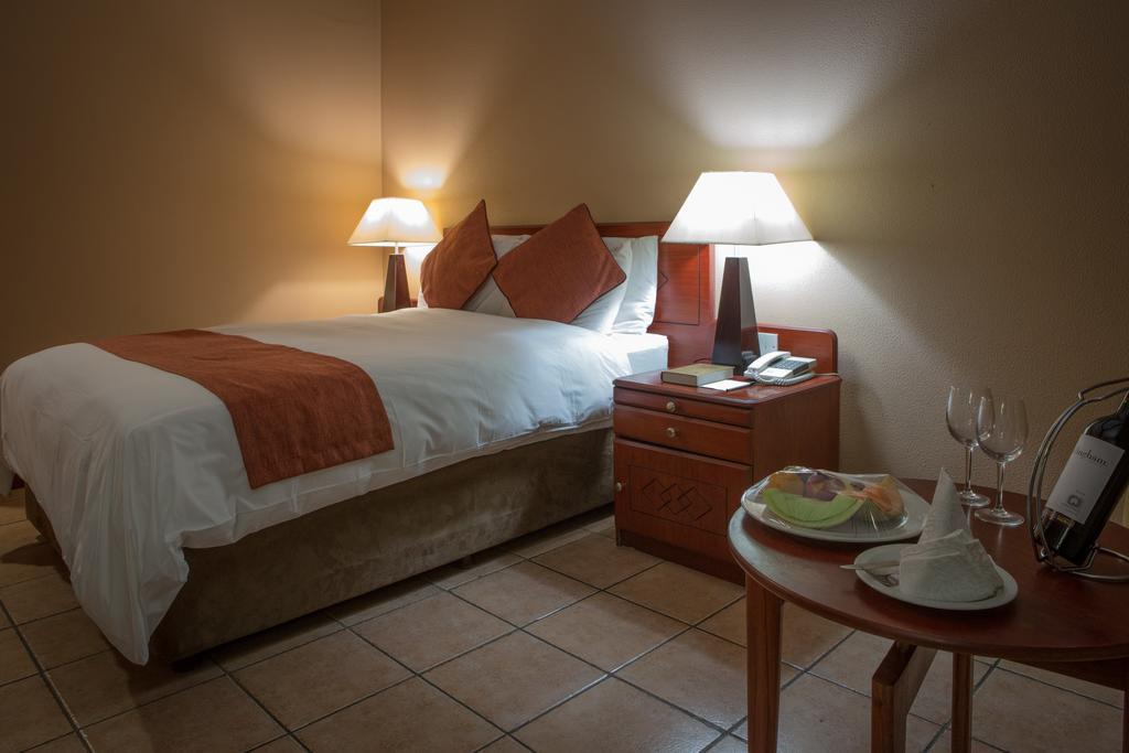 M'Kango Golfview Hotel Lusaka Bilik gambar