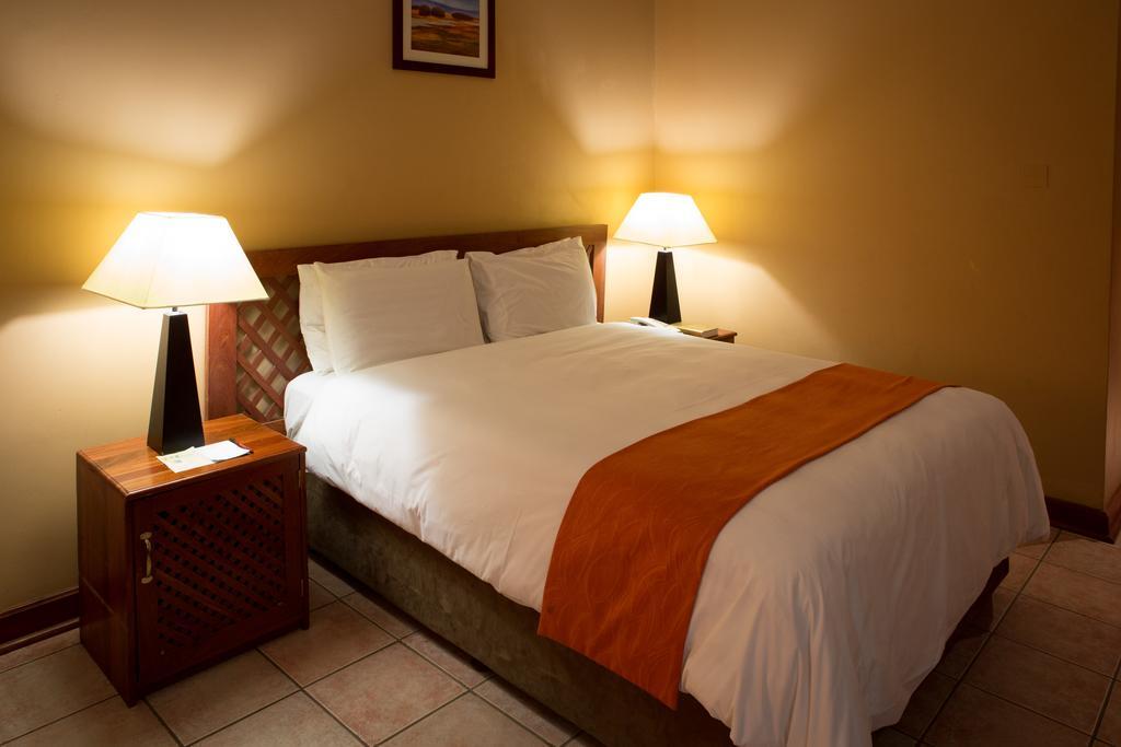 M'Kango Golfview Hotel Lusaka Bilik gambar