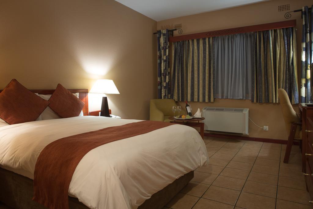 M'Kango Golfview Hotel Lusaka Bilik gambar