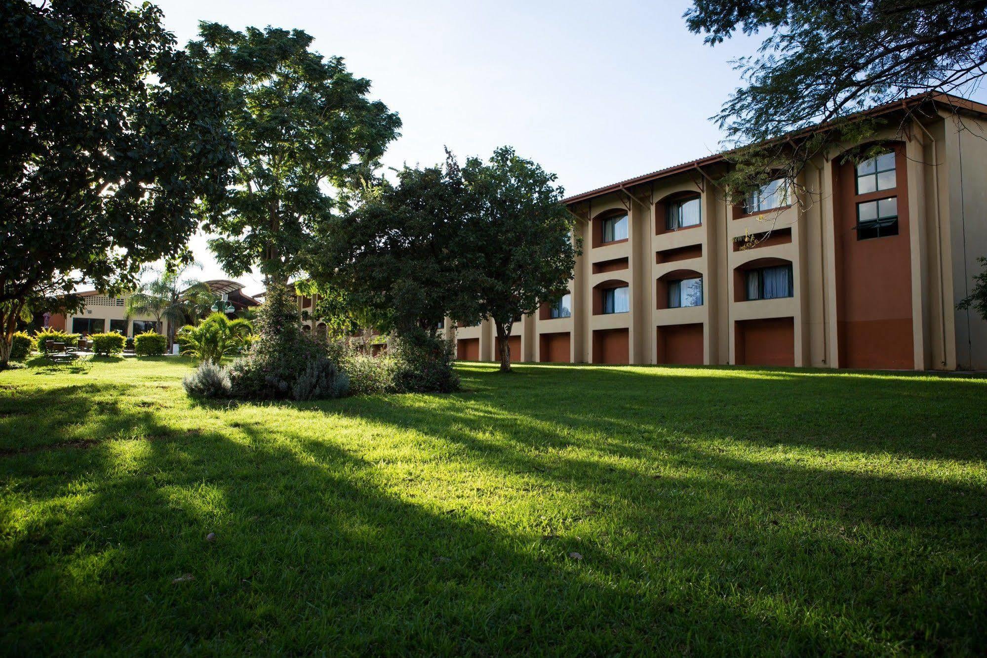 M'Kango Golfview Hotel Lusaka Luaran gambar