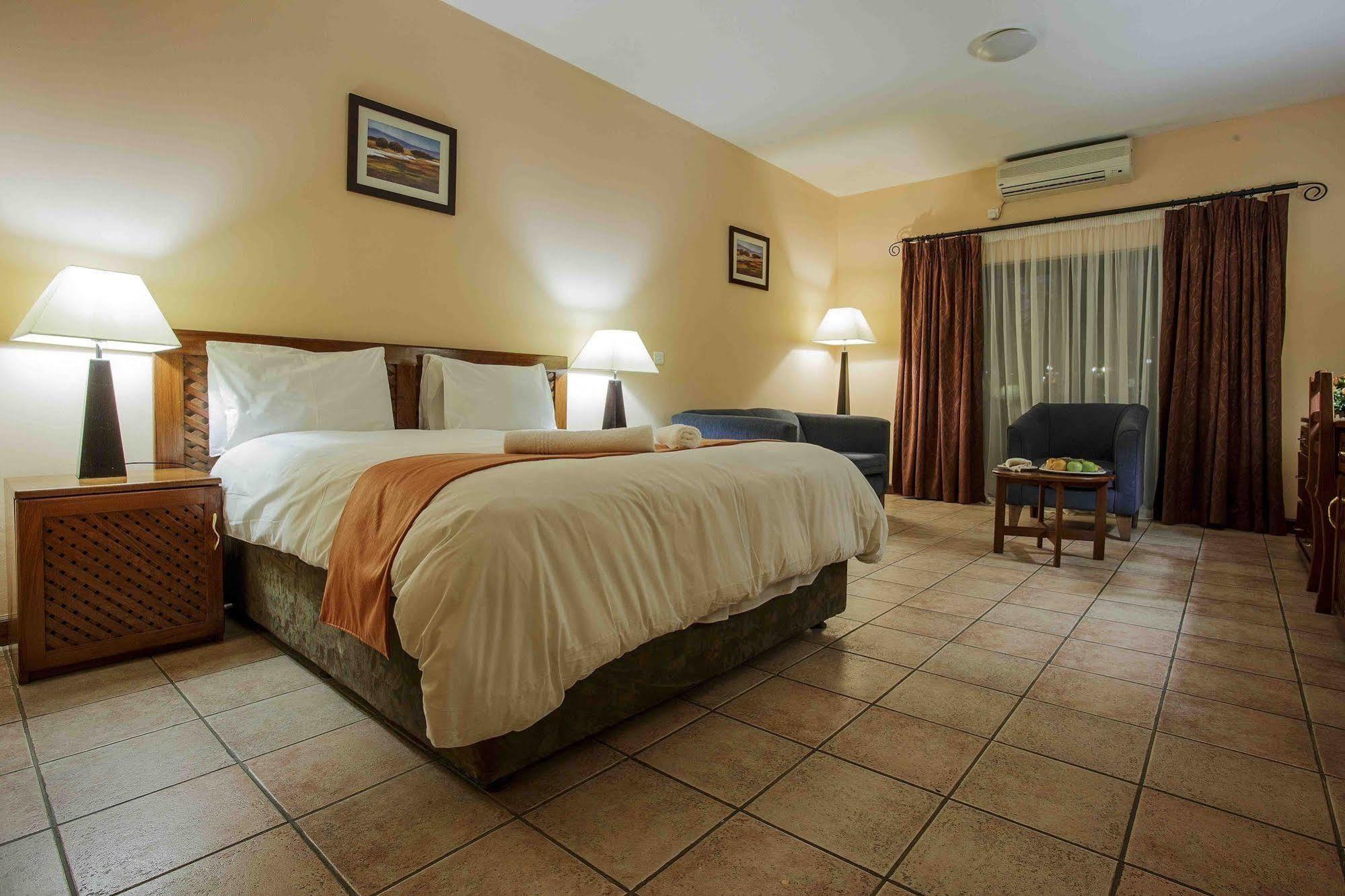 M'Kango Golfview Hotel Lusaka Luaran gambar