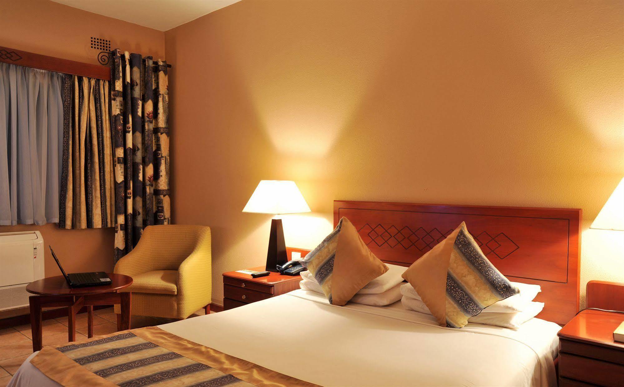M'Kango Golfview Hotel Lusaka Luaran gambar