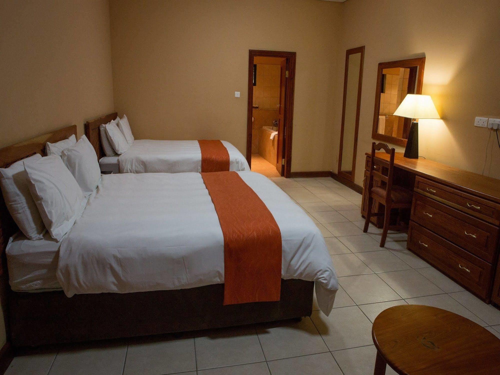 M'Kango Golfview Hotel Lusaka Luaran gambar